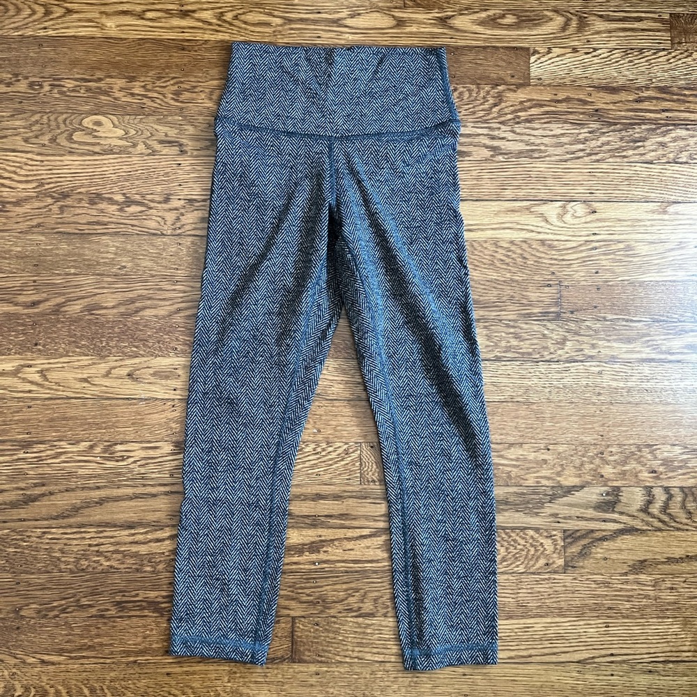 Lululemon Grey Herringbone 3/4 Cropped Leggings